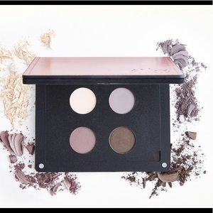 New THE VAN NESS MAGNETIC EYESHADOW PALETTE